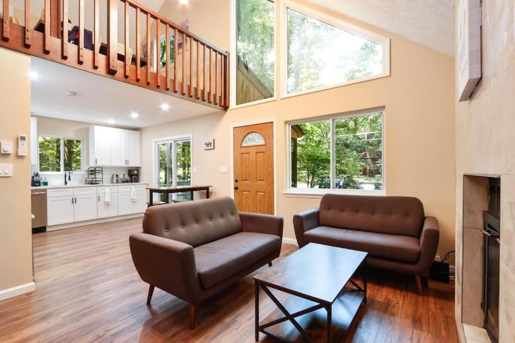 Quiet Chalet In The Woods Family Getaway Holiday home East Stroudsburg