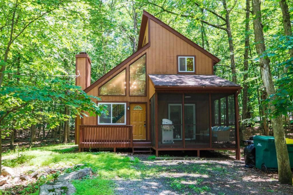 Quiet Chalet In The Woods Family Getaway Holiday home *
